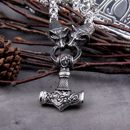 Viking king necklace - Mjölnir Wolf