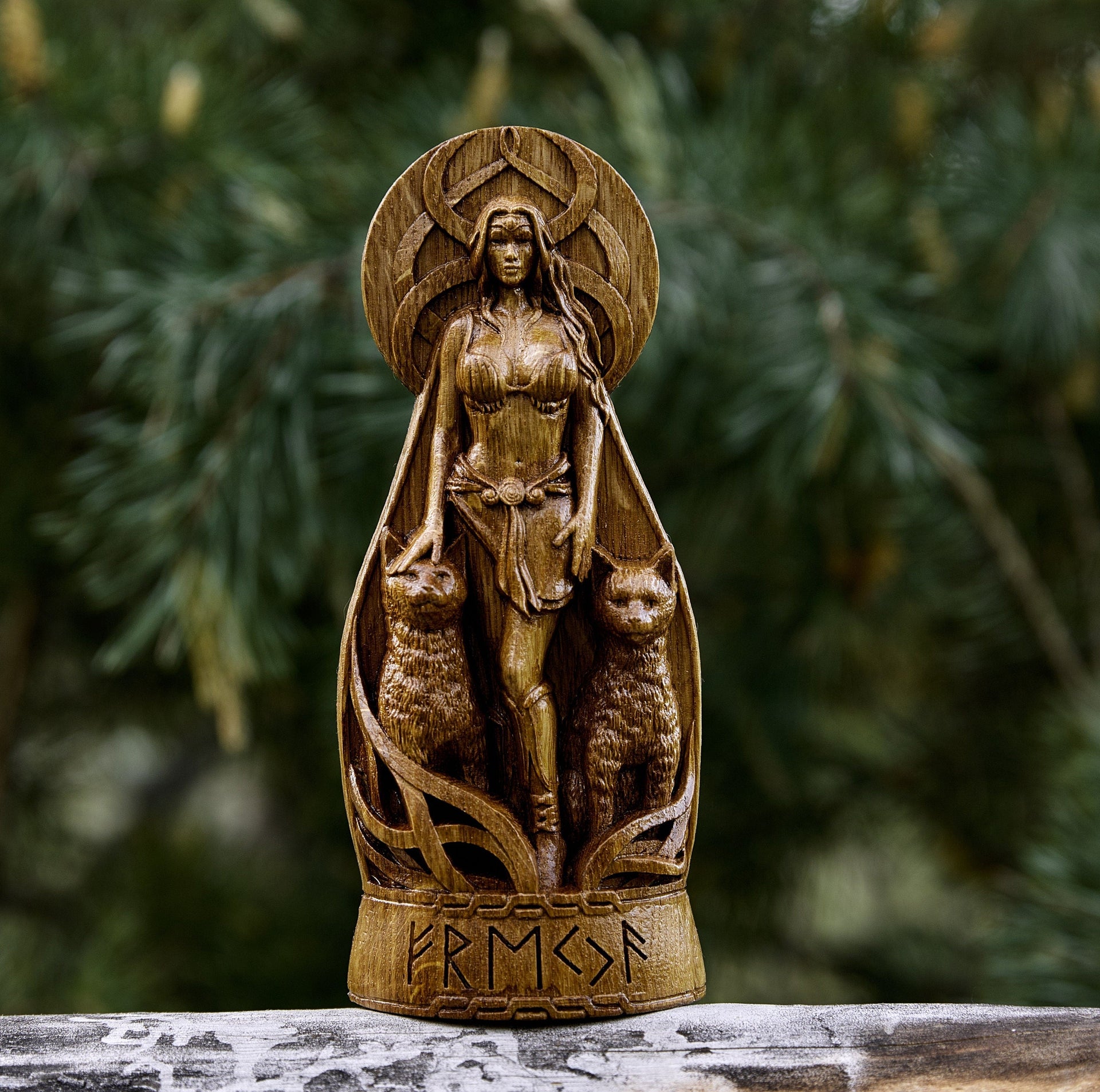 Freya, Norse Goddess Wooden Altar Sculpture – Vikings of Valhalla US