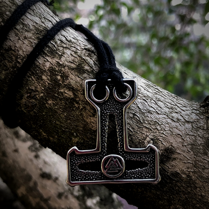 Thors Hammer Necklace - Old Valknut
