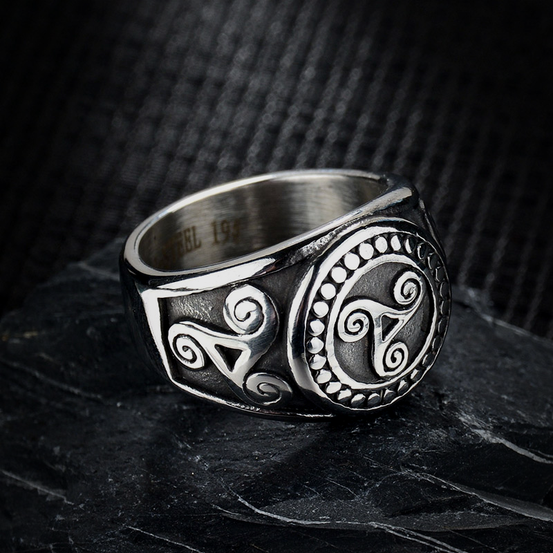 Viking Ring - Triskelion